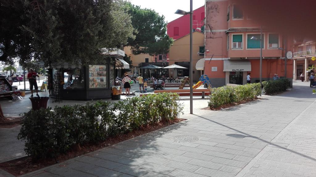 Case Vacanze Borgo Marina Imperia Exterior foto