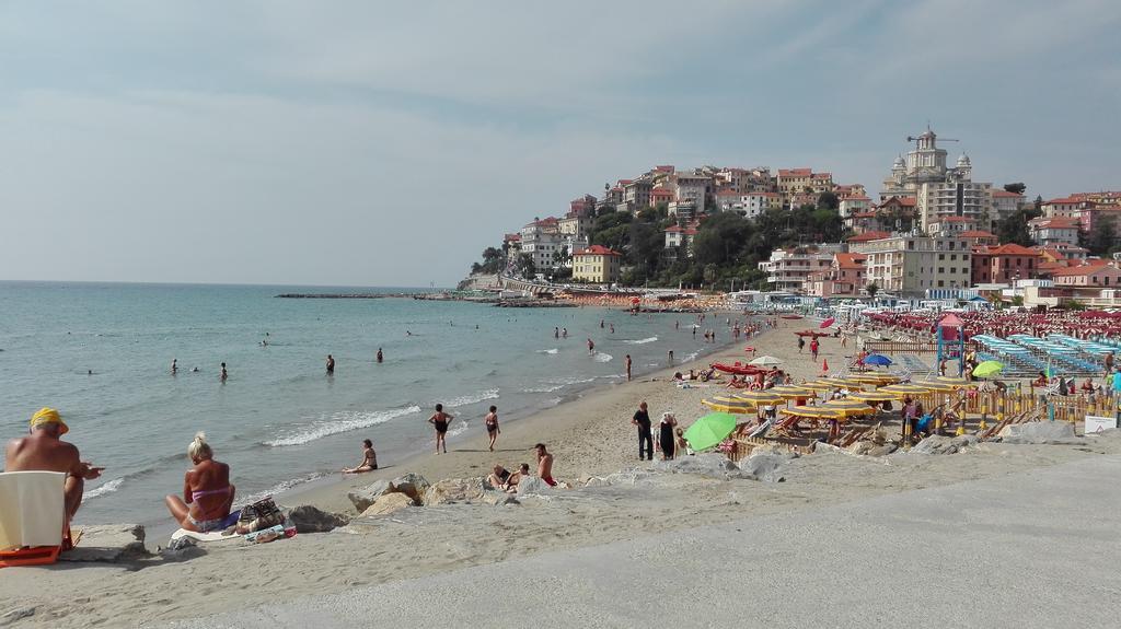 Case Vacanze Borgo Marina Imperia Exterior foto