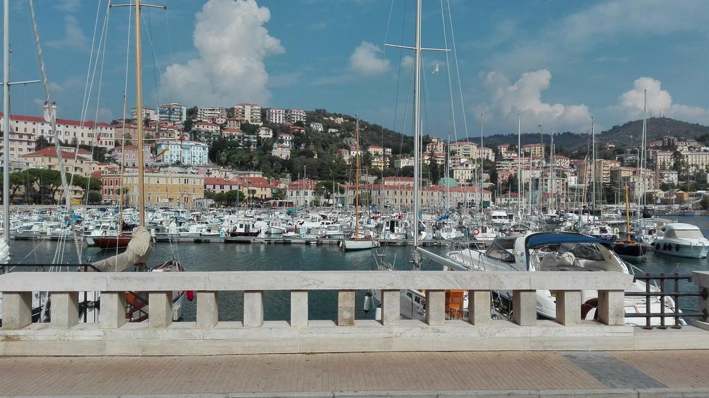 Case Vacanze Borgo Marina Imperia Exterior foto